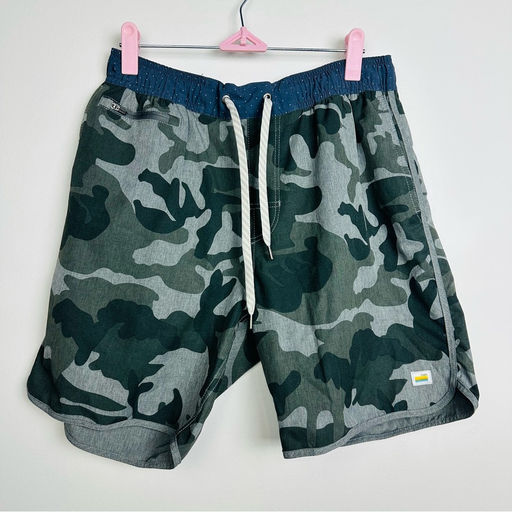 Vuori Camo Athletic Shorts Size Medium